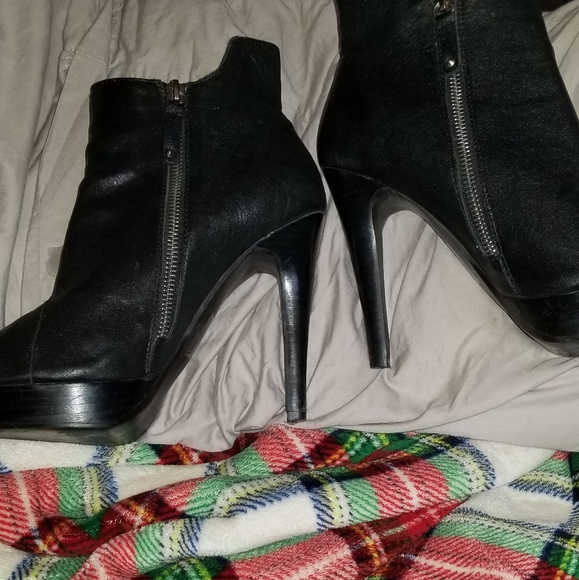 Shoes - Picture 5 of 6